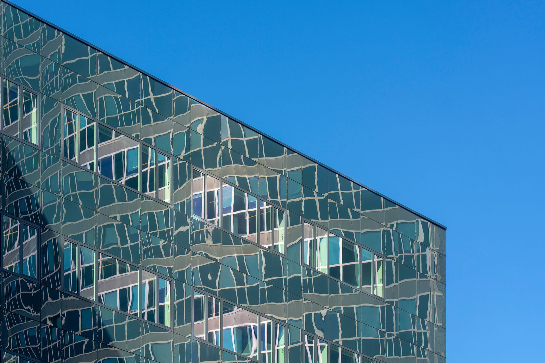 SharedWorker architecture